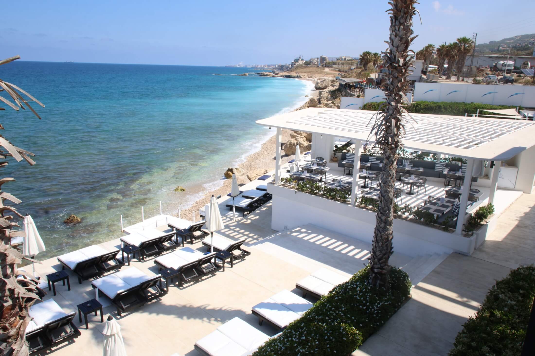 THE AMBIANCE & SETTINGS